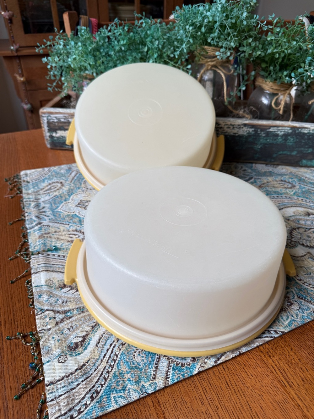 Tupperware Pie Cake Keeper Carriers Set Of 2 Vintage Almond Harvest Gold